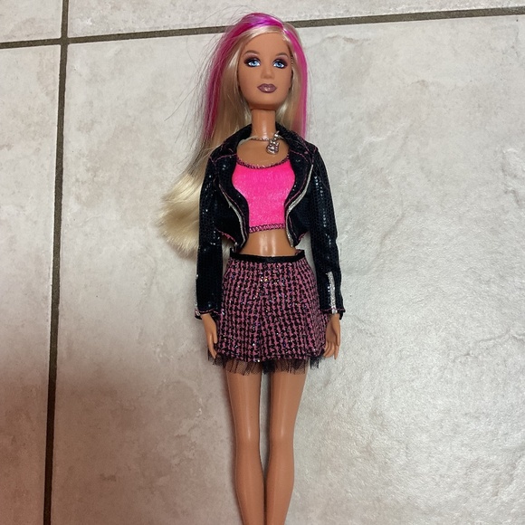 Barbie 2008 Fashion Fever Rock Chick - Picture 1 of 5